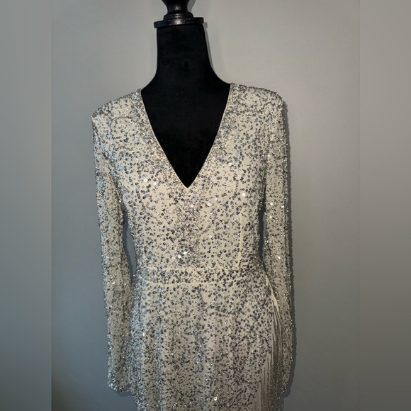 Mac Duggal Embellished long Sleeve V Neck Beaded Hem Gown 5747 - Picture 6 of 11